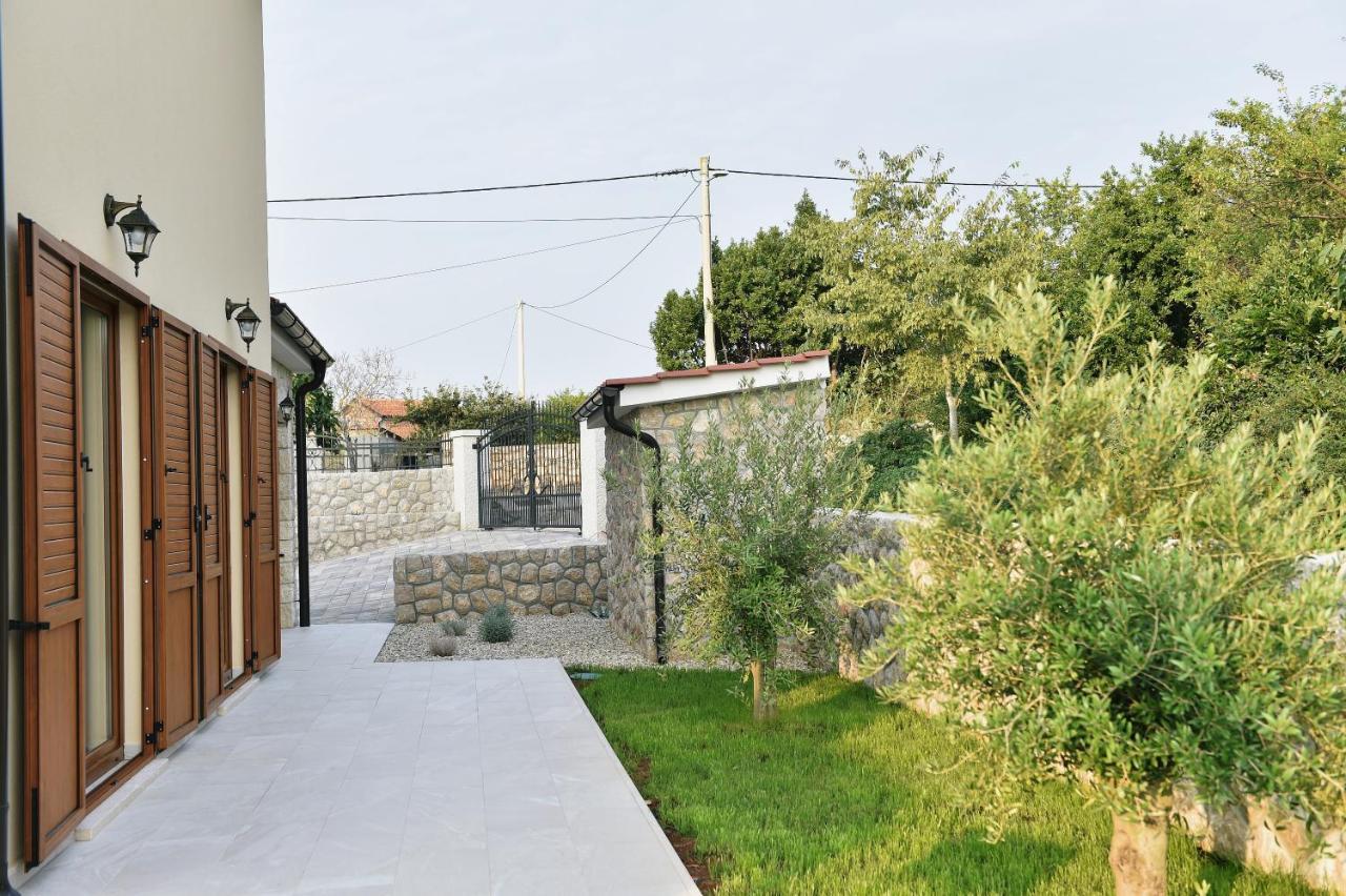 Villa Muskatel -With Heated Pool Brzac Exterior photo